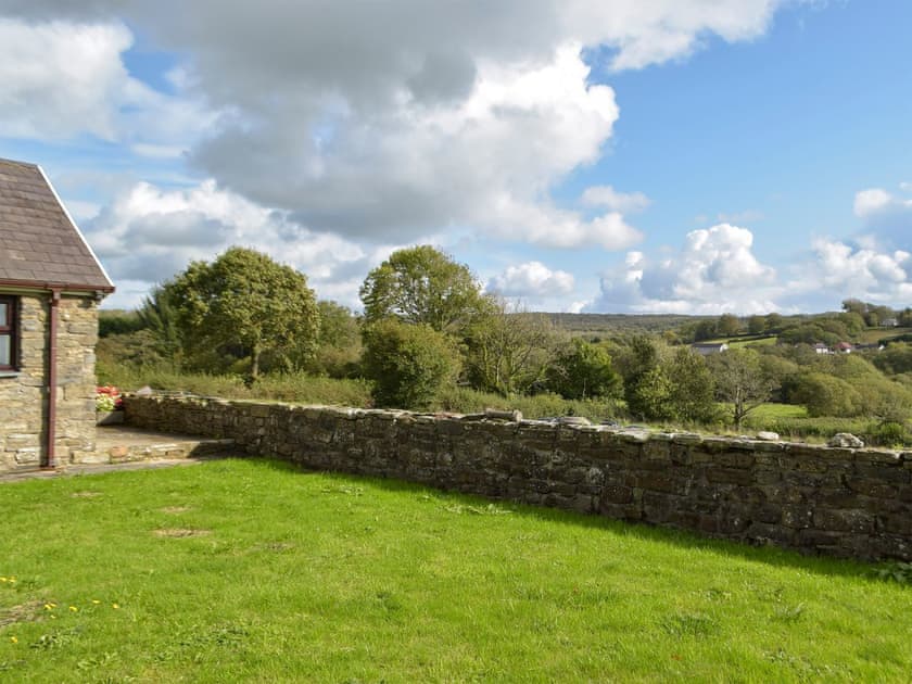 Large lawned garden | Ty Hir, Pontyates, near Kidwelly