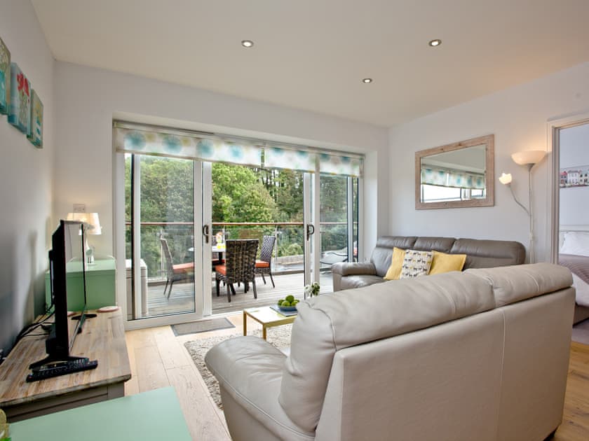 Well-furnished living area | Lapwing 2 - The Cove, Brixham