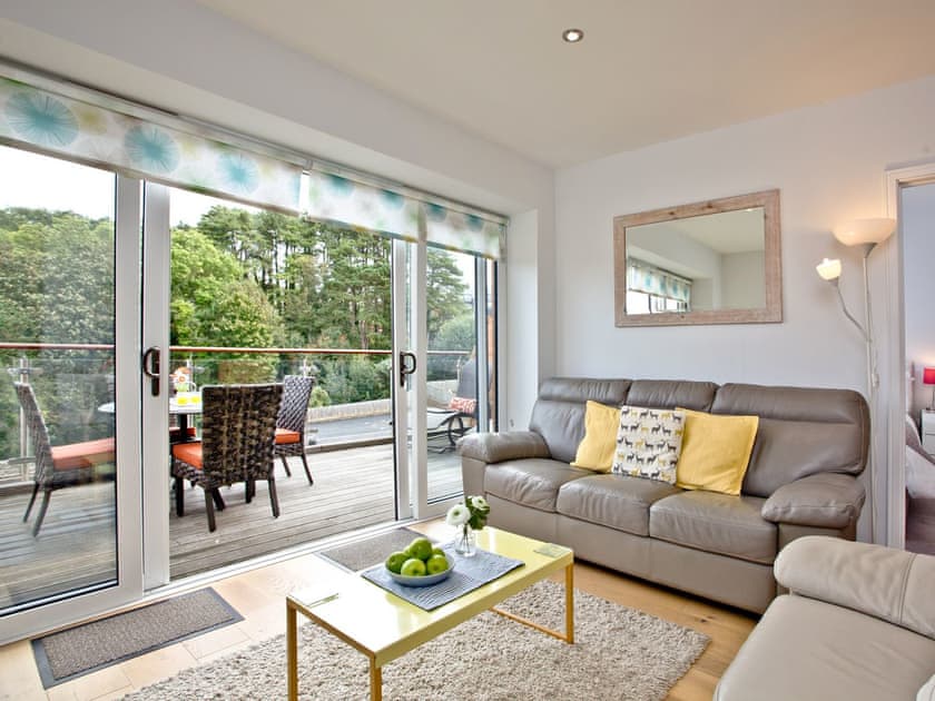 Light and airy living space | Lapwing 2 - The Cove, Brixham