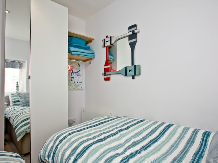 Peaceful twin bedroom | Lapwing 2 - The Cove, Brixham