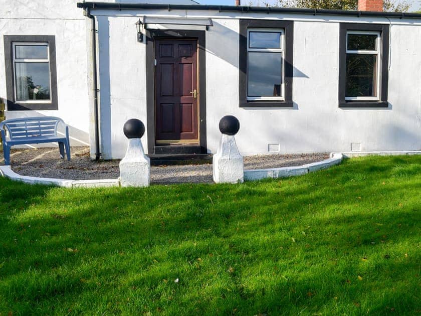 Ideally located cosy cottage | Butterhole Cottage, Mabie, near Dumfries