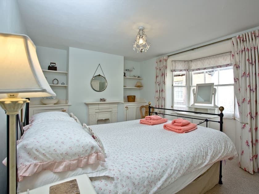 Pretty bedroom | Whitestones, Weymouth