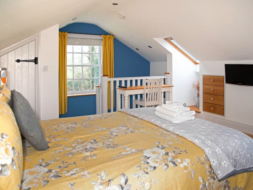 Bedroom with king sized bed | Lee View, Longframlington, near Rothbury
