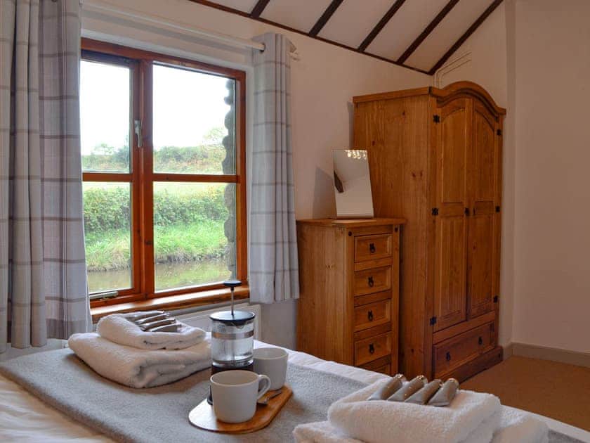 Double bedroom | Mallard - Tankey Lake Farm, Llangennith, near Swansea