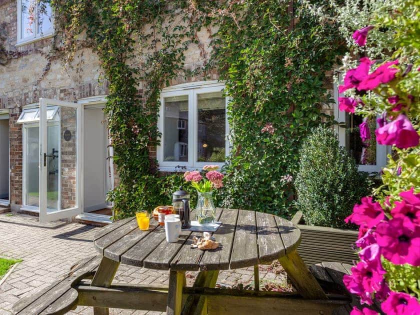 Sitting-out-area | Kingsbere - Greenwood Grange Cottages, Higher Bockhampton, near Dorchester