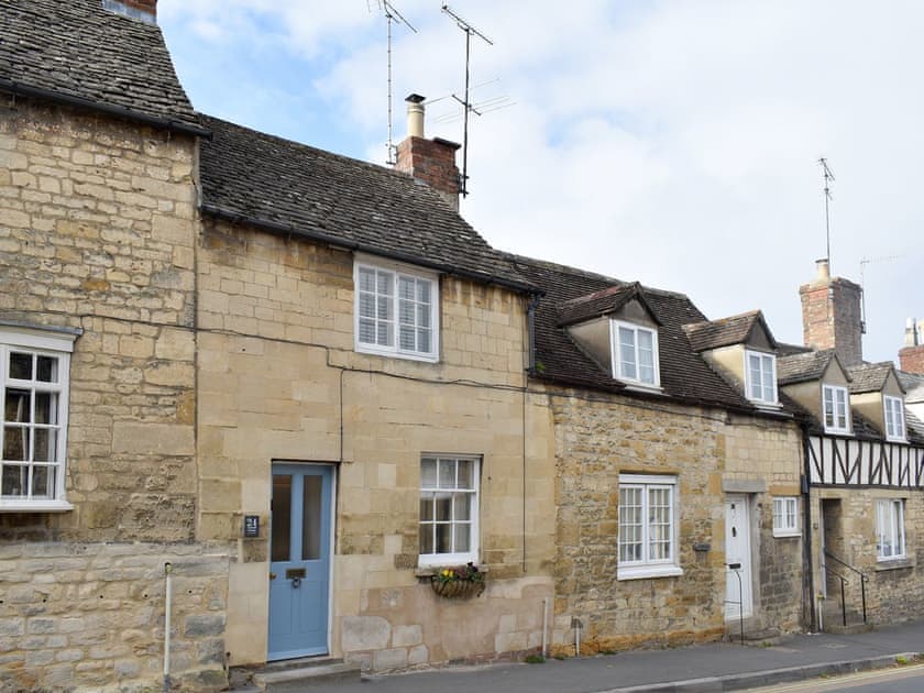 Delightful stone-built holiday home | Cenwulf Cottage, Winchcombe, near Cheltenham