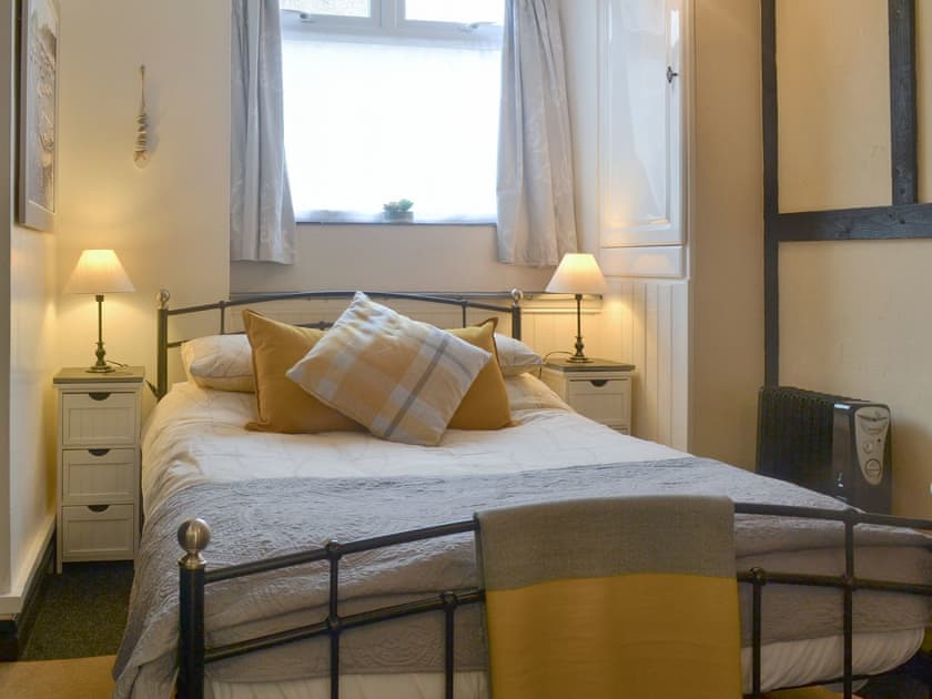 Relaxing double bedroom | The Snug - Ty Copr, Pen-y-Sarn, near Amlwch