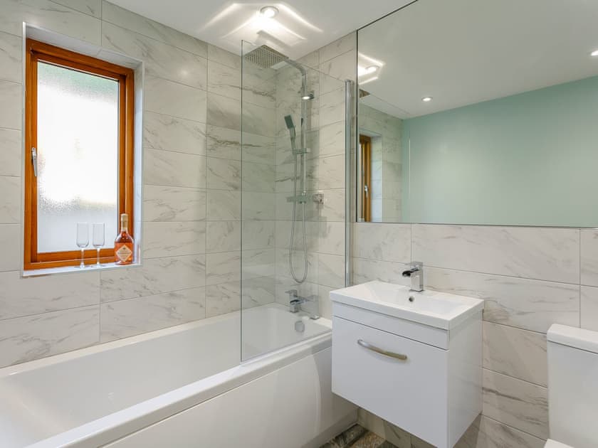 Family bathroom (Typical) | Waterside Lodge Sixteen - Ashgrove Country Park, Elland