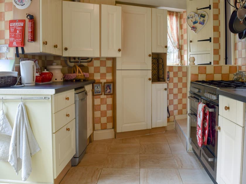 Well equipped kitchen | Rebecca’s Cottage - Richmond and Rebecca’s Cottages, Welton