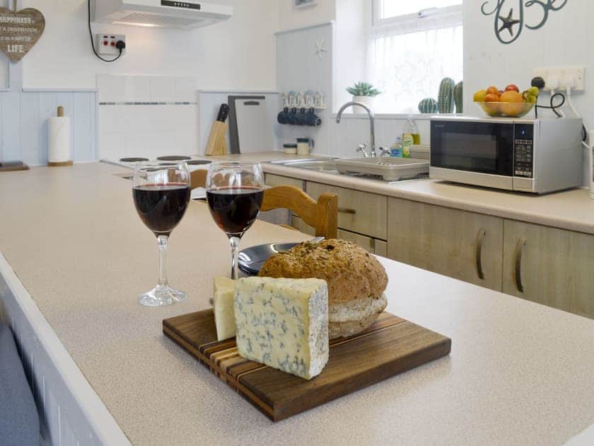 Fully appointed fitted kitchen with breakfast bar | The Loft - Ty Copr, Pen-y-Sarn, near Amlwch