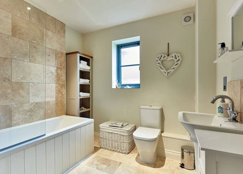 Lovely large bathroom | Seascape - Saltscape, Mundesley, near North Walsham