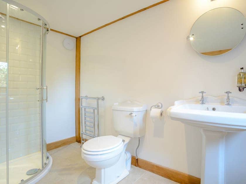 En-suite shower room | Hare’s Furrow - Stop in the Sticks, Burton Overy