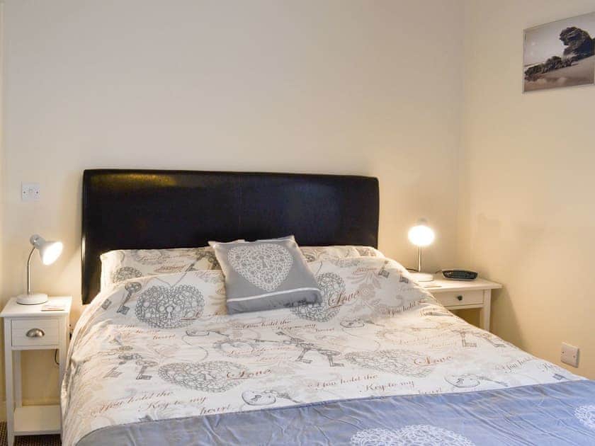 Welcoming bedroom with kingsize bed | Sunnyside, Filey