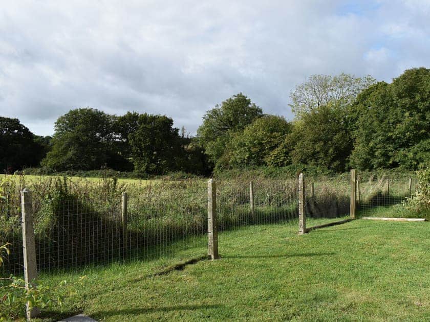 Lawned garden and surrounding fields | Cowdea 2, Bettiscombe