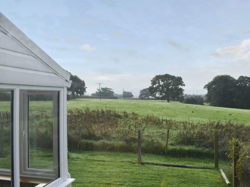 Far reaching views over the surrounding farmland | Cowdea 2, Bettiscombe