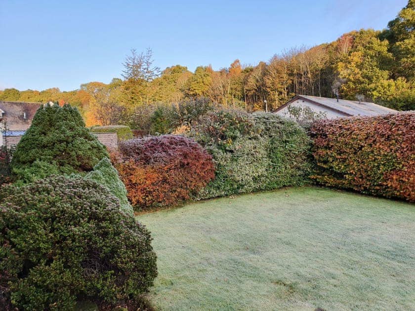 Lawned garden area | Ferry Cottage, Pitlochry
