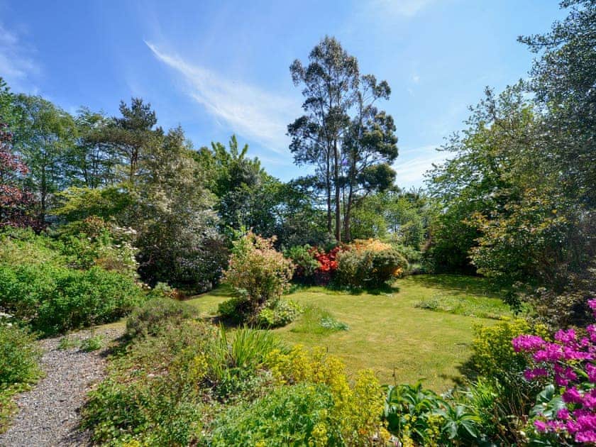Lovely garden and grounds | Point Park, Taynuilt
