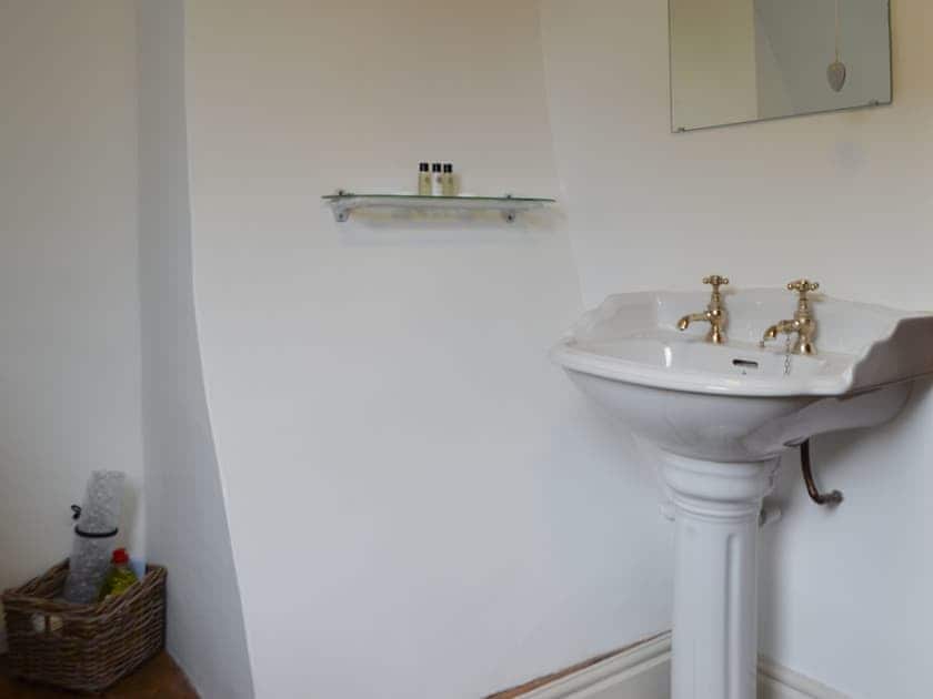 Bathroom | Baker’s Cottage, Hotham, near Beverley