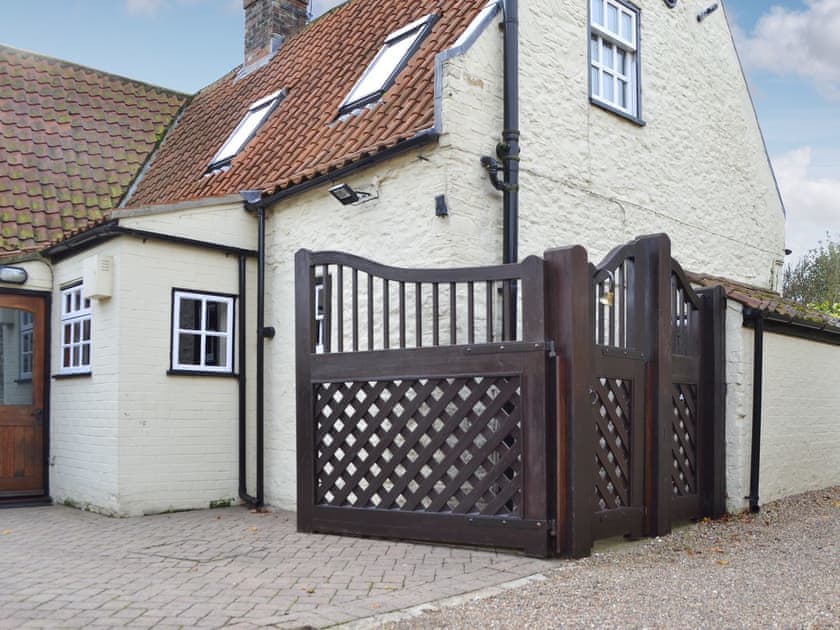 Lovely characterful 17th-century cottage | Baker’s Cottage, Hotham, near Beverley