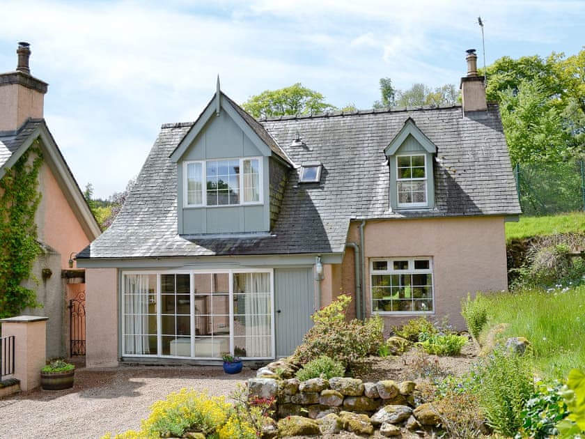 Orchard House In Aboyne Near Banchory Aberdeenshire Book