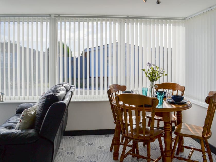 Sun room with living and dining area | Coles Retreat, Anderby Creek, near Skegness
