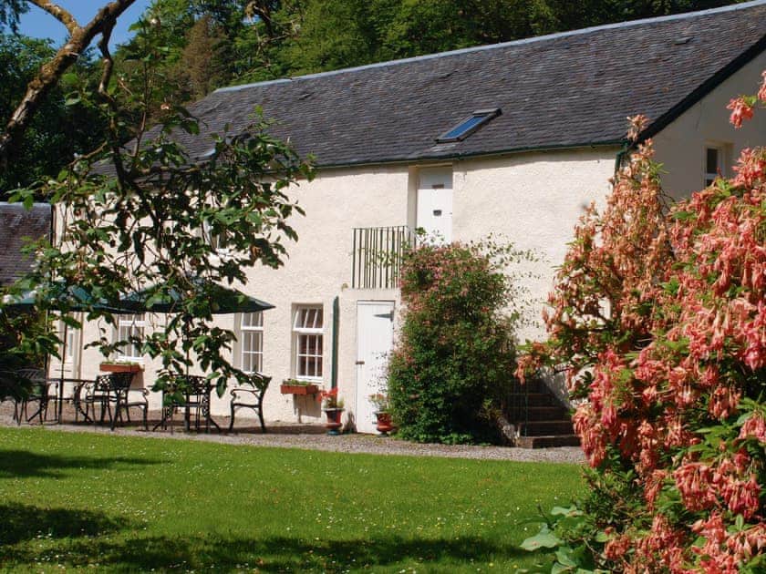 Delightful holiday home | Holly Cottage - Bonawe House, Taynuilt, near Oban