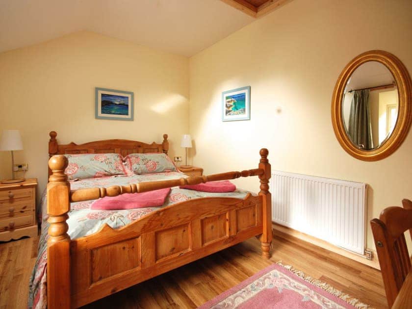 Relaxing double bedroom | Honeysuckle Cottage - Bonawe House, Taynuilt, near Oban