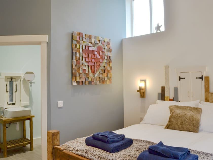 Comfortable en-suite double bedroom | ’Ay Up - Dringhoe Hall Cottages - Dringhoe Hall Cottages, Driffield, near Bridlington