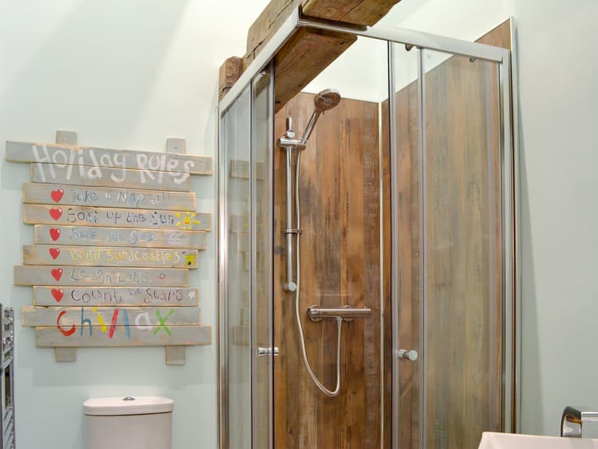 En-suite | ’Ay Up - Dringhoe Hall Cottages - Dringhoe Hall Cottages, Driffield, near Bridlington