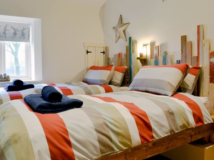 Welcoming twin bedroom | ’Ay Up - Dringhoe Hall Cottages - Dringhoe Hall Cottages, Driffield, near Bridlington
