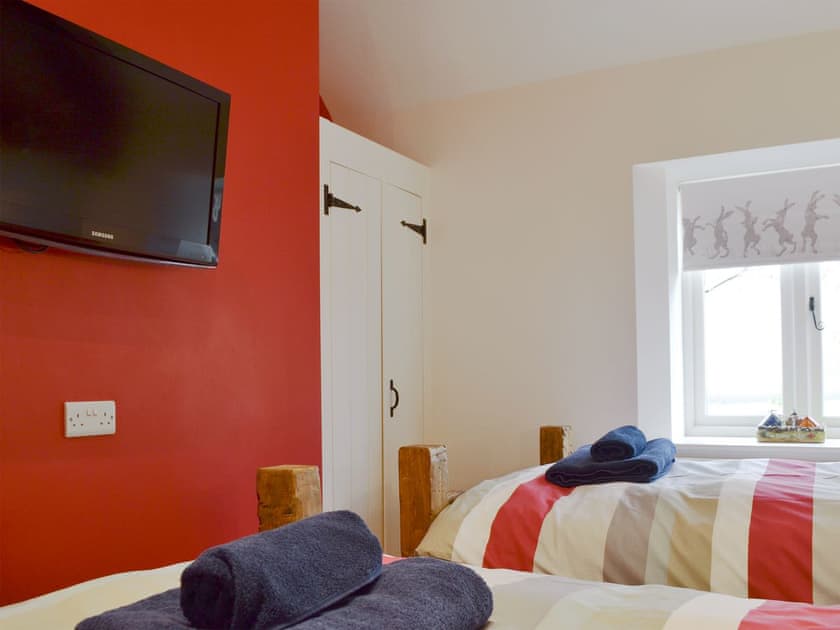 Comfortable twin bedroom | ’Ay Up - Dringhoe Hall Cottages - Dringhoe Hall Cottages, Driffield, near Bridlington
