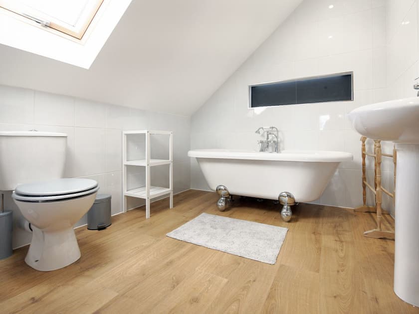 Bathroom with stand alone bath | Y Beudy Bach, Pontyberem, near Kidwelly