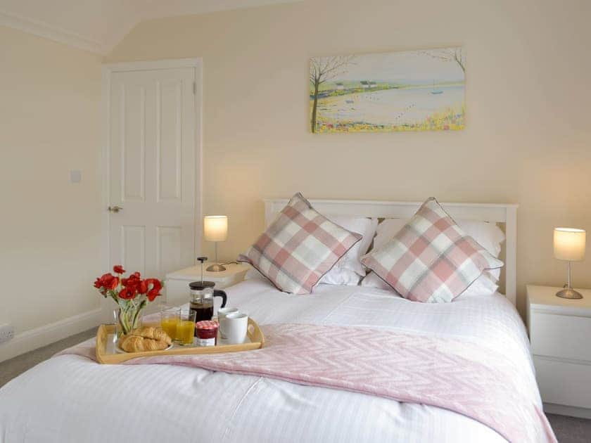 Relaxing first floor kingsize bedroom | Green Acre, St Dogmaels, near Cardigan