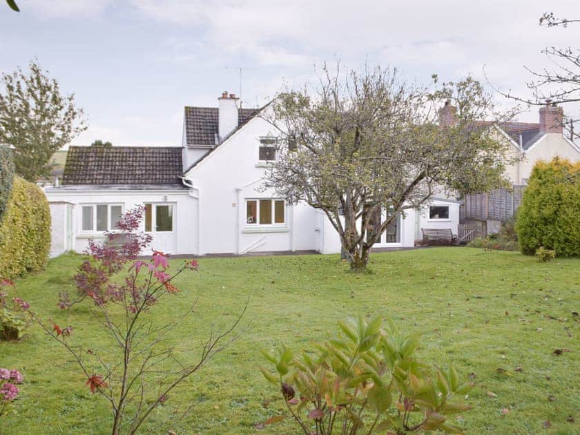 Well-maintained mature garden at rear | Green Acre, St Dogmaels, near Cardigan