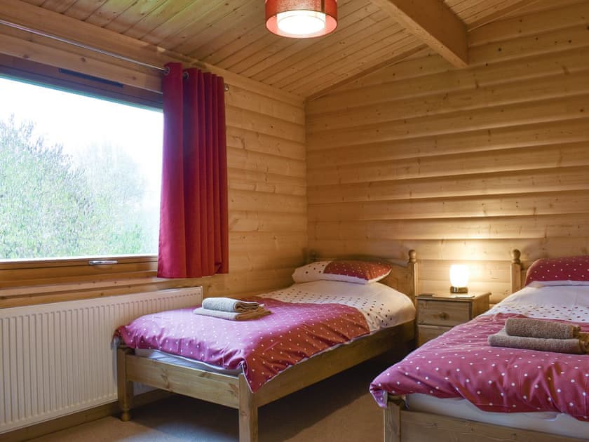 Relaxing twin bedroom | Lavender - Viaduct Fisheries, Somerton