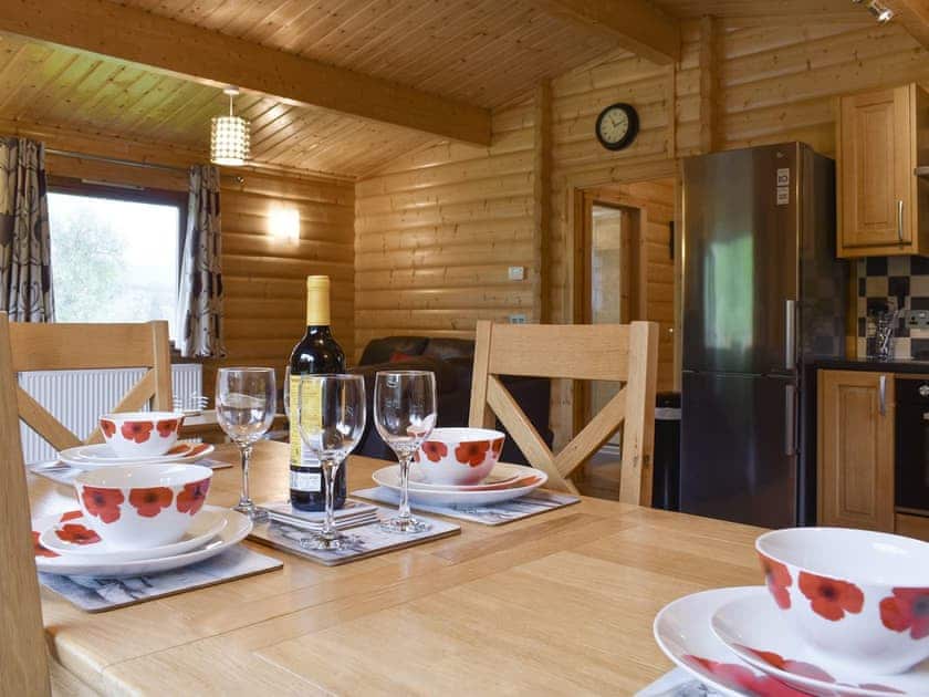 Convenient dining area | Alpine - Viaduct Fisheries, Somerton