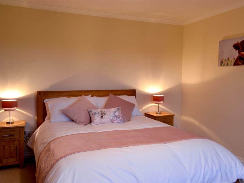 Relaxing bedroom with kingsize bed | Wheatfield House, Kilmaurs, near Kilmarnock