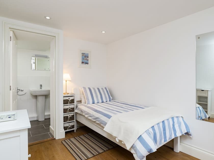 Comfy single bedroom | Dayan Cottage, Fowey