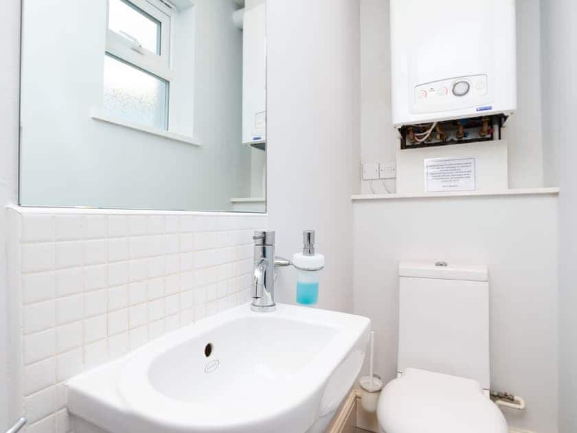 Ground floor toilet | Apartment 2 The Wheelhouse., Fowey