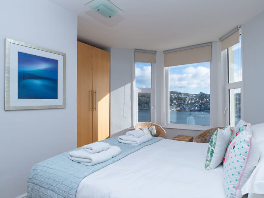 Relaxing en-suite double bedroom | Apartment 2 The Wheelhouse., Fowey