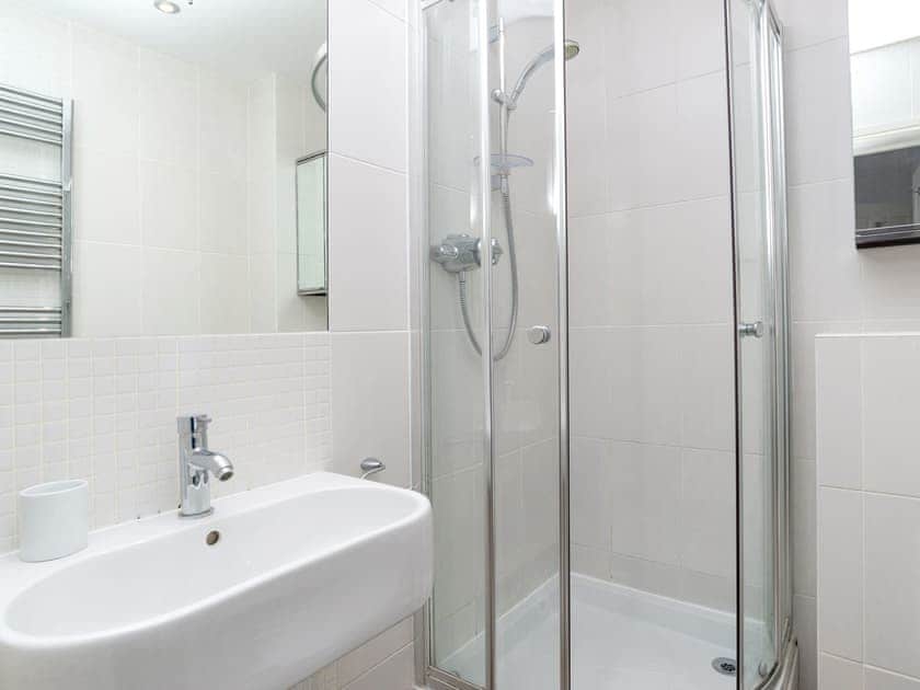 En-suite shower room | Apartment 2 The Wheelhouse., Fowey