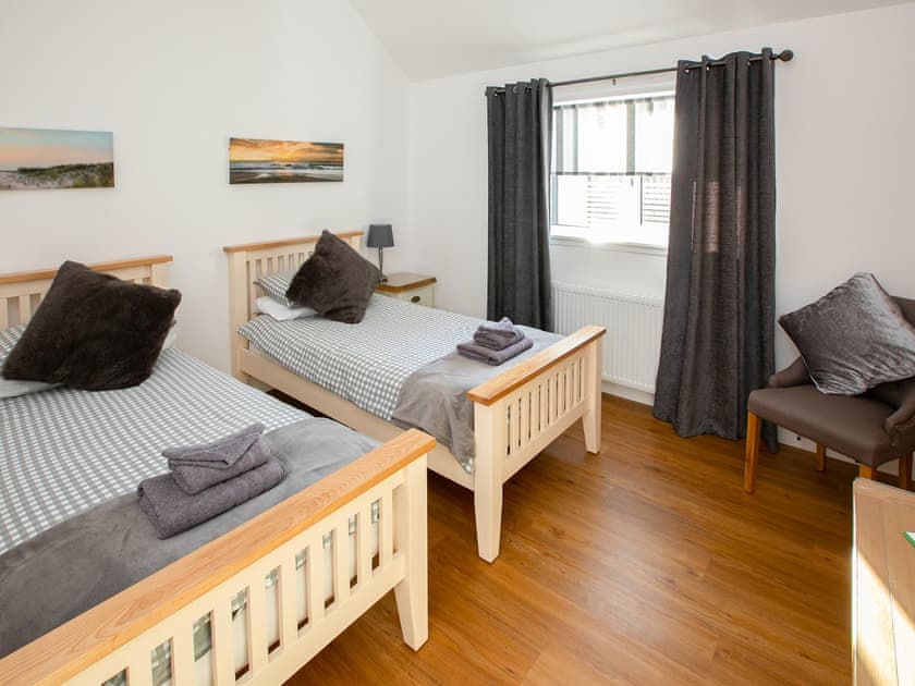 Well presented twin bedroom | Rossie Cottage, Auchterarder, near Gleneagles Village