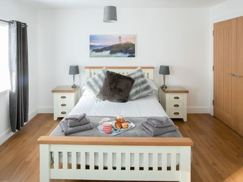 Sumptuous double bedded room | Rossie Cottage, Auchterarder, near Gleneagles Village