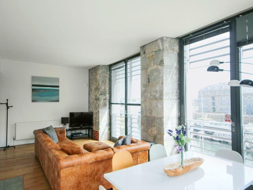 Welcoming living area | 20 Brewhouse - Brewhouse, Plymouth