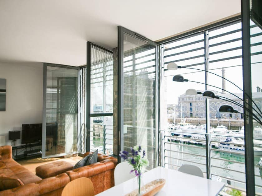 Light and airy open plan living space | 20 Brewhouse - Brewhouse, Plymouth