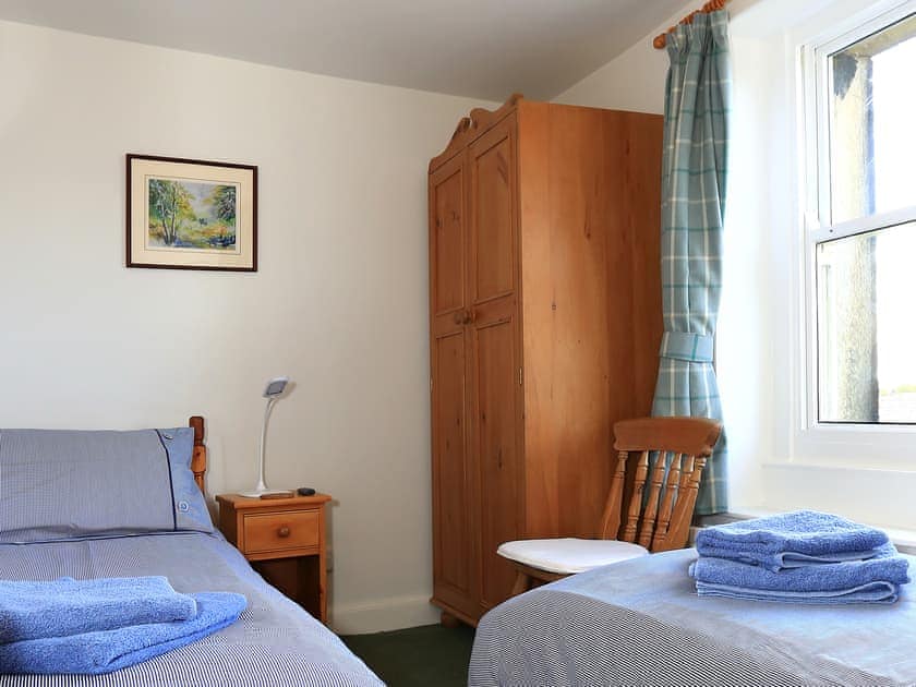 Inviting twin bedroom | Ivy Cottage, Giggleswick near Settle
