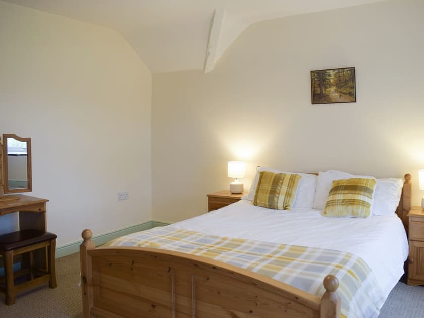 Relaxing master bedroom | Groudd Hall Cottage, Cerrigydrudion, near Betws-y-Coed