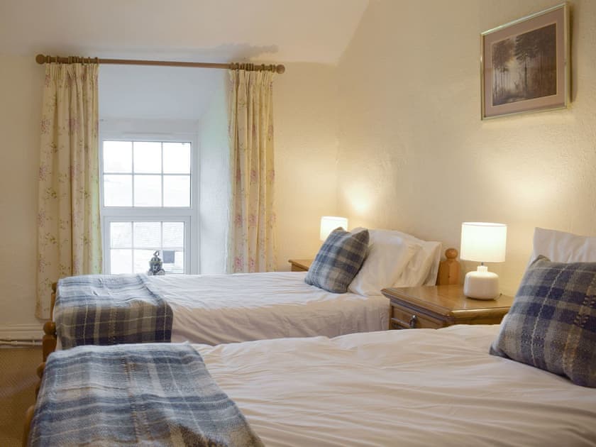 Good-sized twin bedroom | Groudd Hall Cottage, Cerrigydrudion, near Betws-y-Coed