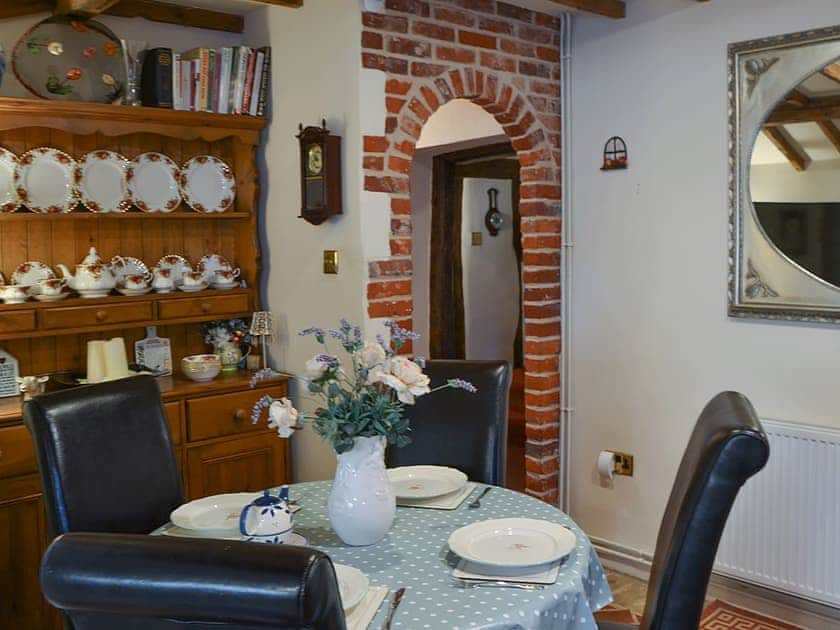 Kitchen dining area with traditional furniture | Tattlepot Farmhouse, Pulham Market, near Diss