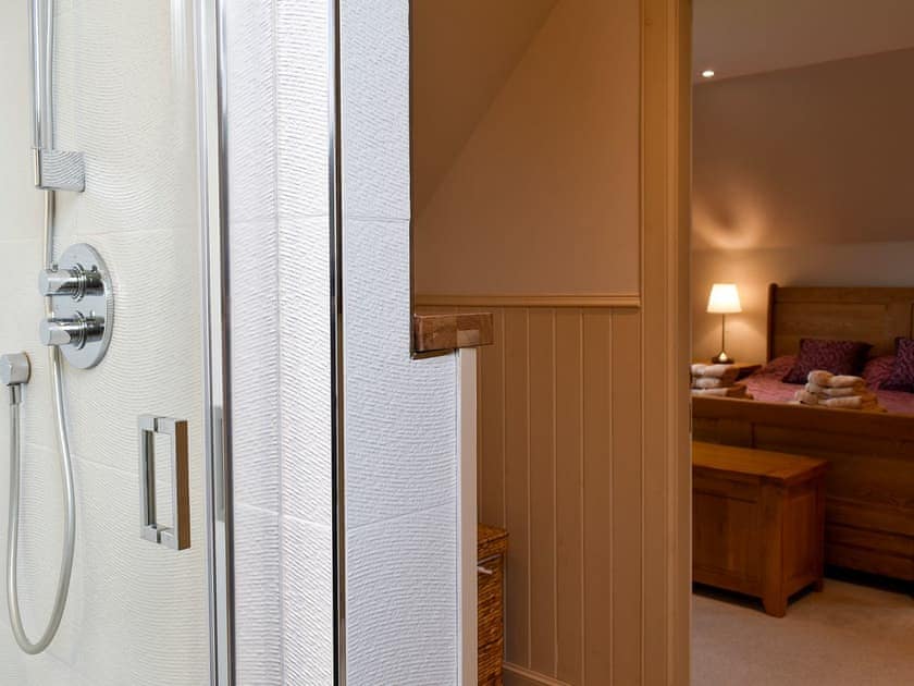 En-suite | Petronella - Paddockhall Cottages, Linlithgow, near Edinburgh 
